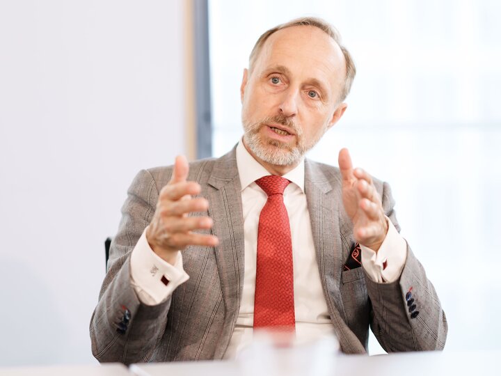 Dr. Stefan Hofmeister im Interview