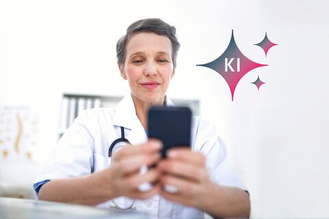 Ärztin mit Smartphone